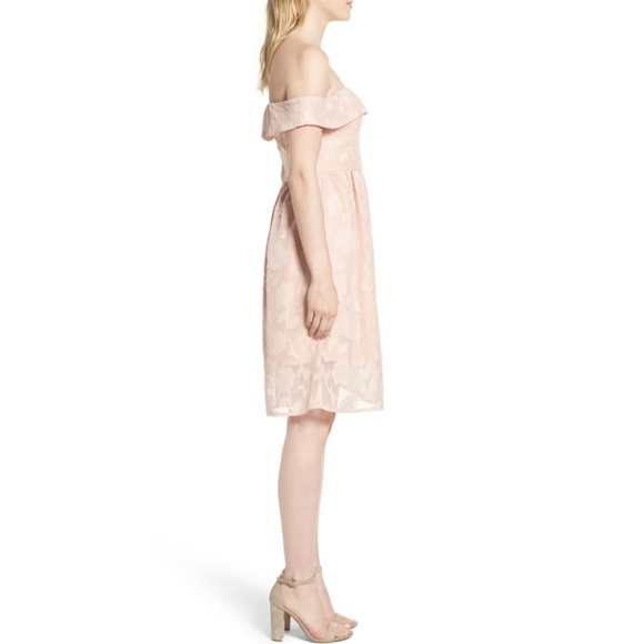 CUPCAKES & CASHMERE Honey Off the Shoulder Dress Size 6 - Picture 6 of 6